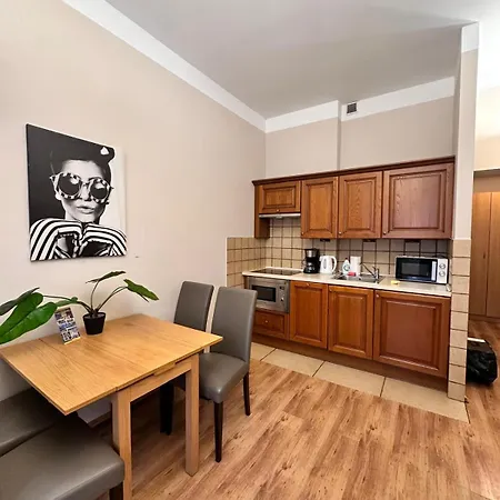 Mikolajska With Lift